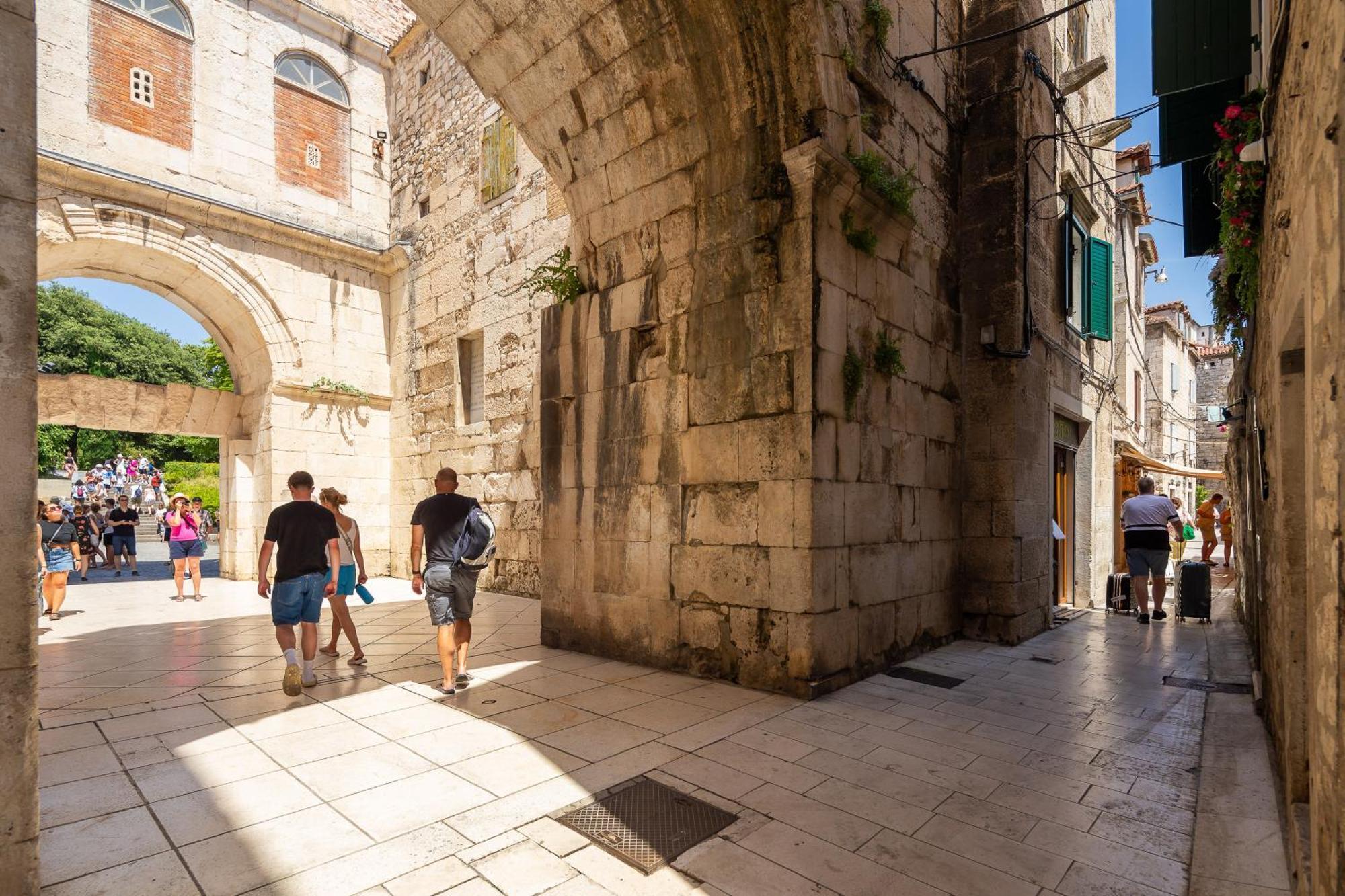 Golden Gate Luxury - Unique Unesco Location Apartament Split